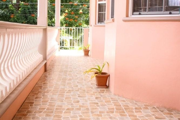 Hotel Iso's Bed & Breakfast (Glanvillia)